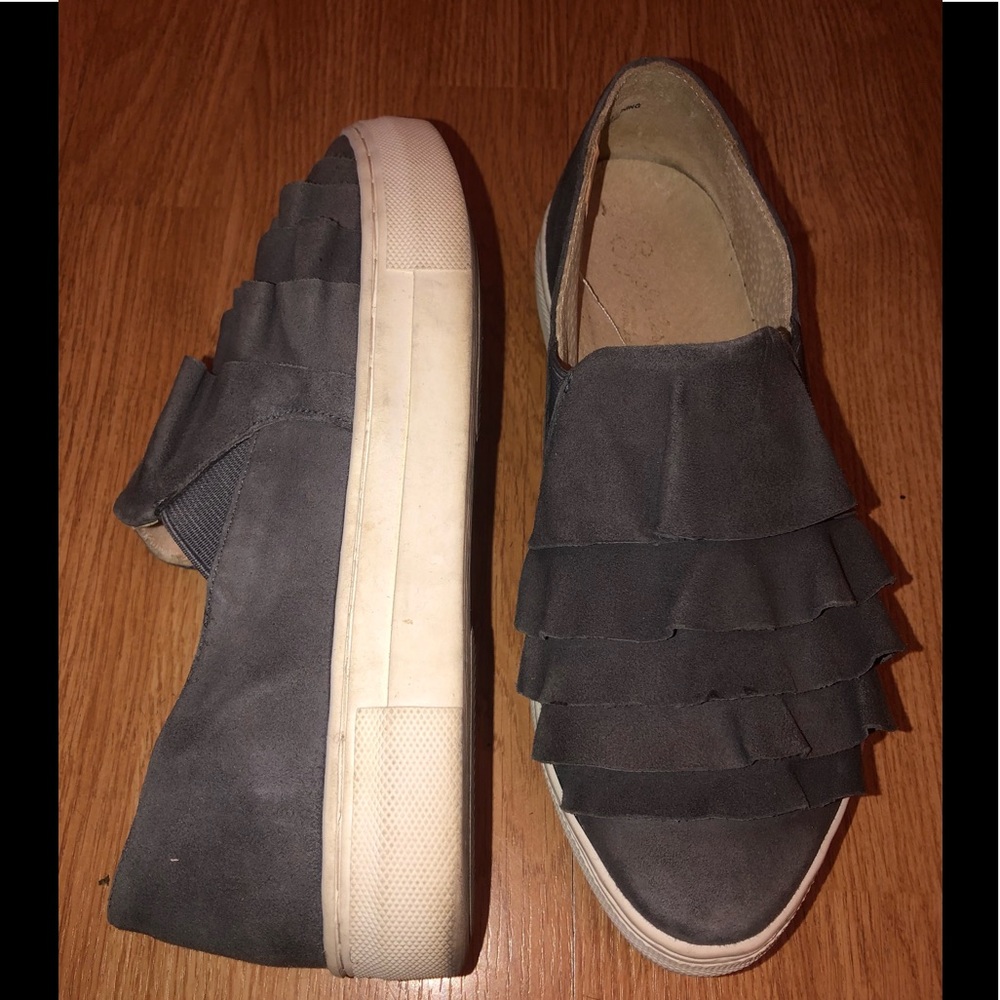 ANTHROPOLOGIE Seychelles Suede Quake Ruffle Grey Taupe Sneakers 6.5